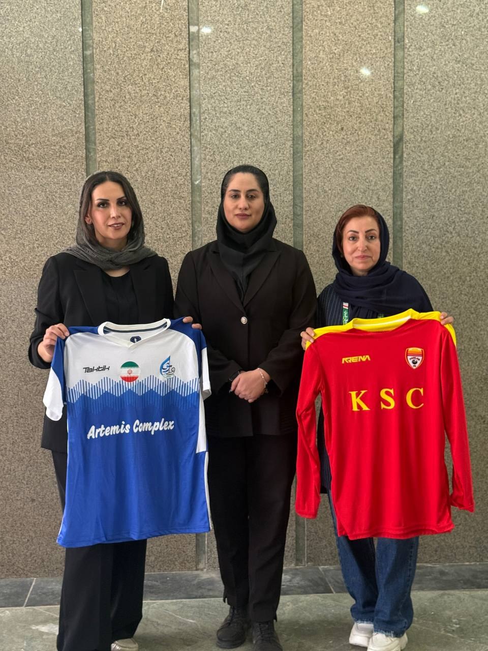 رونمایی از پیراهن فصل